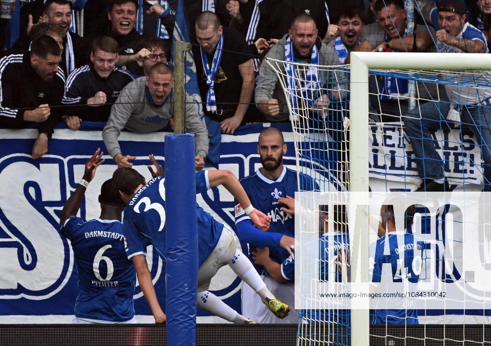Soccer 2. Bundesliga, SV Darmstadt 98 vs. Energie Cottbus, Aleksandar Vukotic of SV Darmstadt 98 celebrates the goal, The goal celebration following the 2–1 win. DFL and DFB regulations prohibit any use of photographs as image sequences and or quasi-video. Darmstadt