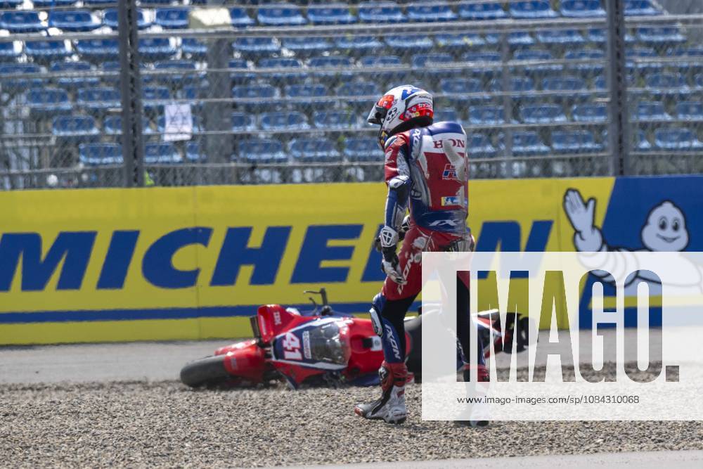MOTO - MOTO GP - GRAND PRIX OF INDONESIA 2026 41 ESPARGARO Aleix (spa), Honda Team Test Driver, Honda RC213V, actiON, accident, crash during the 2026 MotoGP Pertamina Grand Prix of Indonesia on the Mandalika circuit from October 9 to 11, at West Nusa Tenggara, Indonesia - West Nusa TenggaraIndonesia