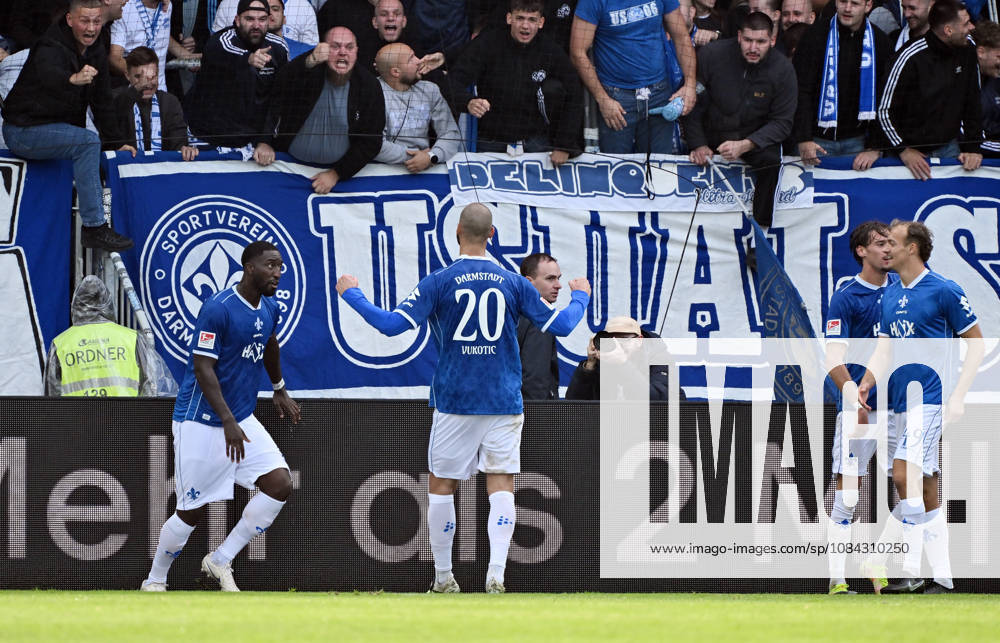Soccer 2. Bundesliga, SV Darmstadt 98 vs. Energie Cottbus, Aleksandar Vukotic of SV Darmstadt 98 celebrates the goal, The goal celebration following the 2–1 win. DFL and DFB regulations prohibit any use of photographs as image sequences and or quasi-video. Darmstadt