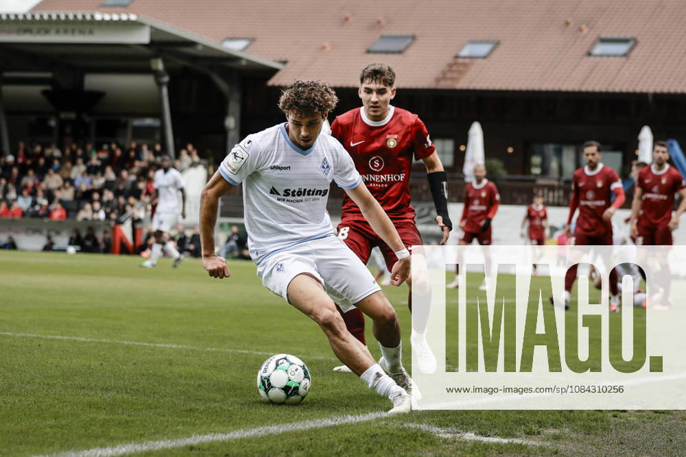 Soccer 3rd Division, SG Sonnenhof Großaspach vs. SV Waldhof Mannheim, Lovis Bierschenk (SV Waldhof Mannheim) with the ball in front of Elias Rahn (SG Sonnenhof Großaspach), 7, 8