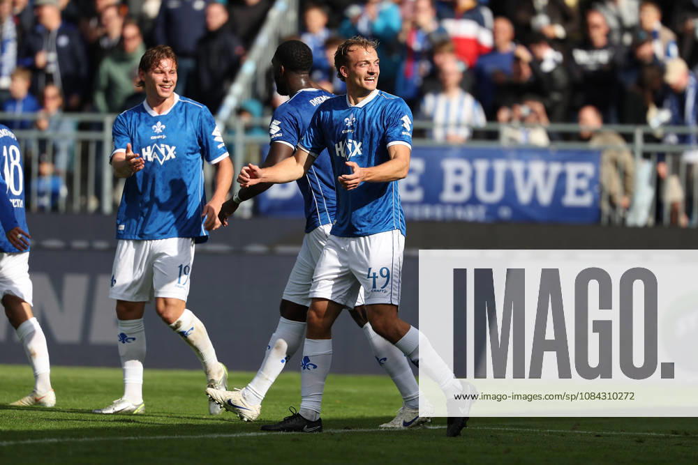Soccer, 2. Bundesliga: SV Darmstadt 98 vs. Energie Cottbus; from left: Fynn Luca Lakenmacher (SV Darmstadt 98), Patric Pfeiffer (SV Darmstadt 98), and Yannik Luehrs (SV Darmstadt 98) are seen celebrating after scoring a goal to make the score 3–1.