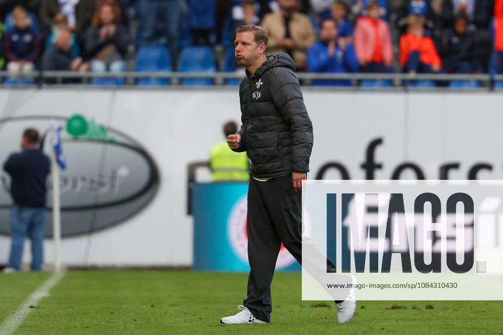 Soccer 2. Bundesliga SV Darmstadt 98 vs. Energie Cottbus, head coach Florian Kohfeldt of SV Darmstadt 98 is seen celebrating after the victory