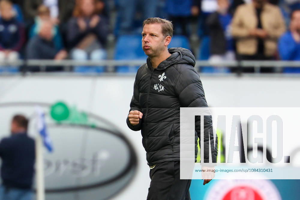 Soccer 2. Bundesliga SV Darmstadt 98 vs. Energie Cottbus, head coach Florian Kohfeldt of SV Darmstadt 98 is seen celebrating after the victory