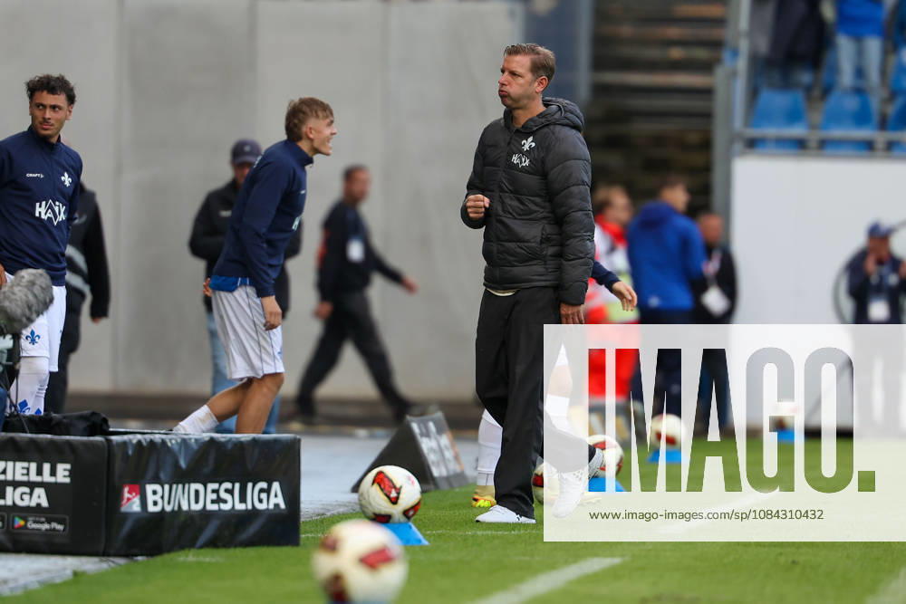 Soccer 2. Bundesliga SV Darmstadt 98 vs. Energie Cottbus, head coach Florian Kohfeldt of SV Darmstadt 98 is seen celebrating after the victory