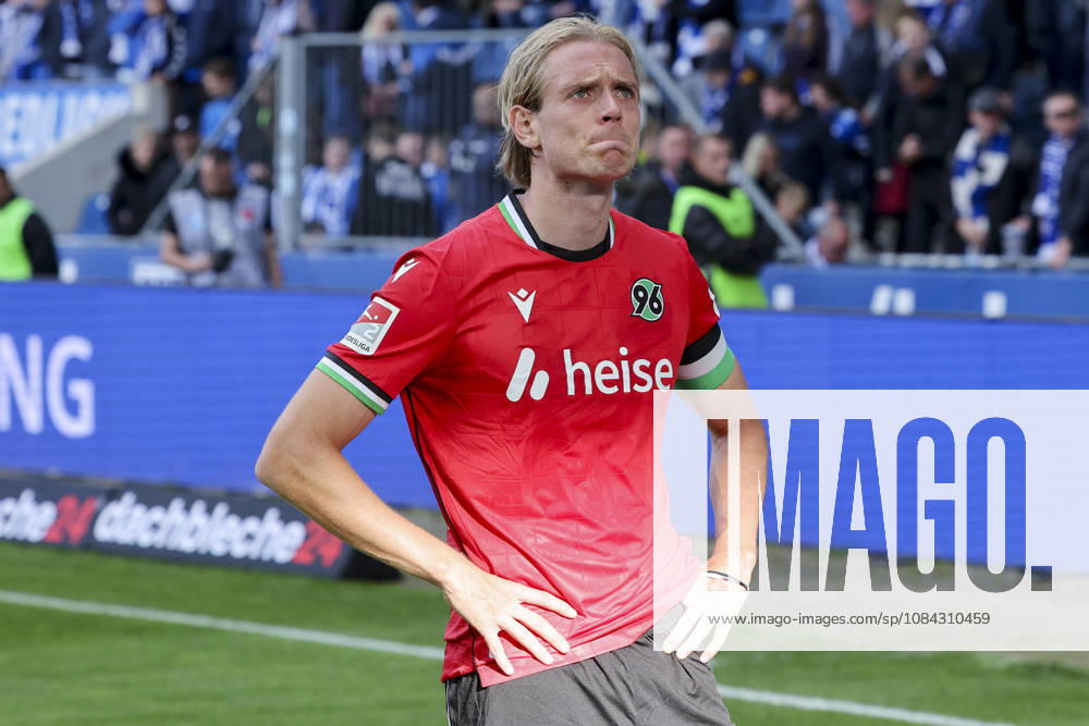 Stefan Teitur Thordarson of Hannover 96 looks disappointed during the 2. Bundesliga match between 1. FC Magdeburg and Hannover 96, Avnet Arena on October 10, 2026, in Magdeburg, Germany. Photo by Marco Steinbrenner, DeFodi Images. Stefan Teitur Thordarson of Hannover 96 looks dejected during the 2. Bundesliga match between 1 FC Magdeburg and Hannover 96 at Avnet Arena on October 10, 2026 in Magdeburg, Germany. Photo by Marco Steinbrenner, DeFodi Images. DFB and DFL regulations prohibit any use of photographs as image sequences and or quasi-video. Photo by Marco Steinbrenner, DeFodi Images.