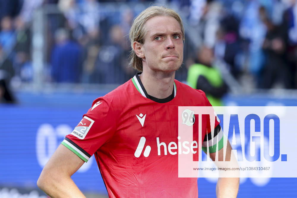 Stefan Teitur Thordarson of Hannover 96 looks disappointed during the 2. Bundesliga match between 1. FC Magdeburg and Hannover 96, Avnet Arena on October 10, 2026, in Magdeburg, Germany. Photo by Marco Steinbrenner, DeFodi Images. Stefan Teitur Thordarson of Hannover 96 looks dejected during the 2nd Bundesliga match between 1 FC Magdeburg and Hannover 96 at Avnet Arena on October 10, 2026 in Magdeburg, Germany. Photo by Marco Steinbrenner, DeFodi Images. DFB and DFL regulations prohibit any use of photographs as image sequences and or quasi-video. Photo by Marco Steinbrenner, DeFodi Images.