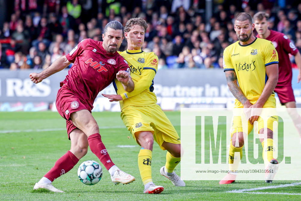 Soccer, SC Fortuna Köln vs. 1 FC Saarbrücken, 3. Liga, Südstation, Matchday 8, 2026–2027 Season Daniel Gleiber of 1 FC Saarbrücken 05 in a tackle against David Haider, Kamm, and Al Azzawe, Fortuna Cologne 15. DFB regulations prohibit any use of photographs as image sequences and or quasi-video. North Rhine-Westphalia, Germany