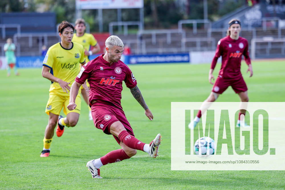 soccer, SC Fortuna Köln vs. 1. FC Saarbrücken, 3. Liga, Südstation, Matchday 8, 2026–2027 season, Tom Geerkens, Fortuna Köln 06 crosses. DFB regulations prohibit any use of photographs as image sequences and or quasi-video. North Rhine-Westphalia, Germany