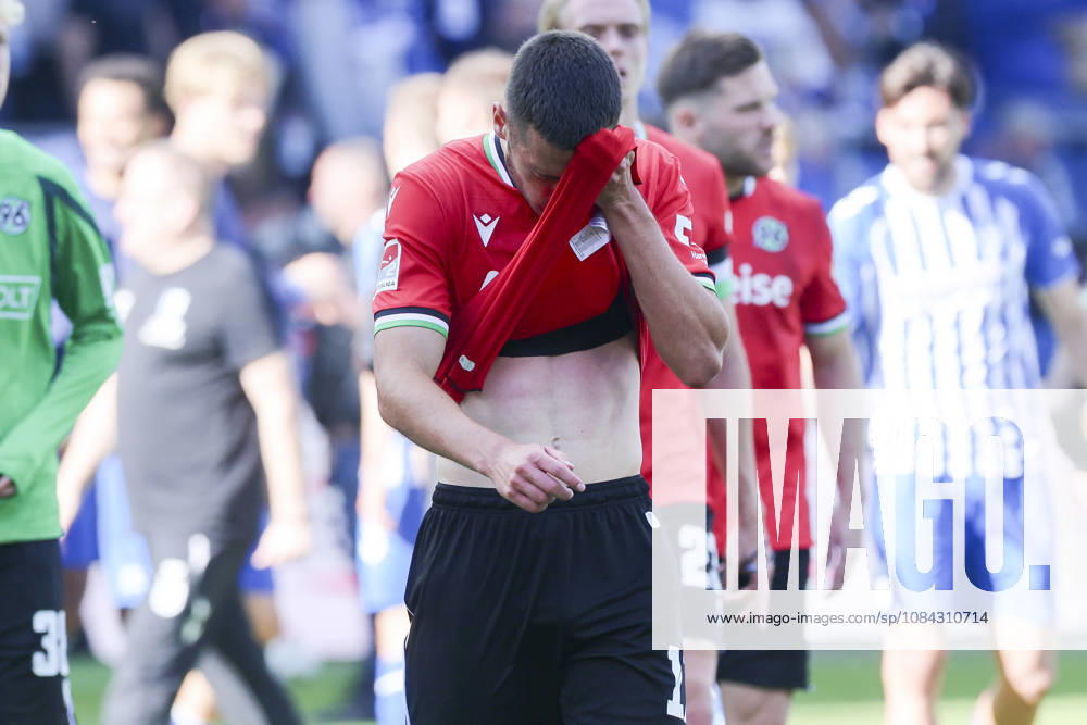 Bastian Allgeier of Hannover 96 looks disappointed during the 2. Bundesliga match between 1. FC Magdeburg and Hannover 96, Avnet Arena on October 10, 2026, in Magdeburg, Germany. Photo by Marco Steinbrenner, DeFodi Images. Bastian Allgeier of Hannover 96 looks dejected during the 2nd Bundesliga match between 1 FC Magdeburg and Hannover 96 at Avnet Arena on October 10, 2026 in Magdeburg, Germany. Photo by Marco Steinbrenner, DeFodi Images. DFB and DFL regulations prohibit any use of photographs as image sequences and or quasi-video. Photo by Marco Steinbrenner, DeFodi Images.