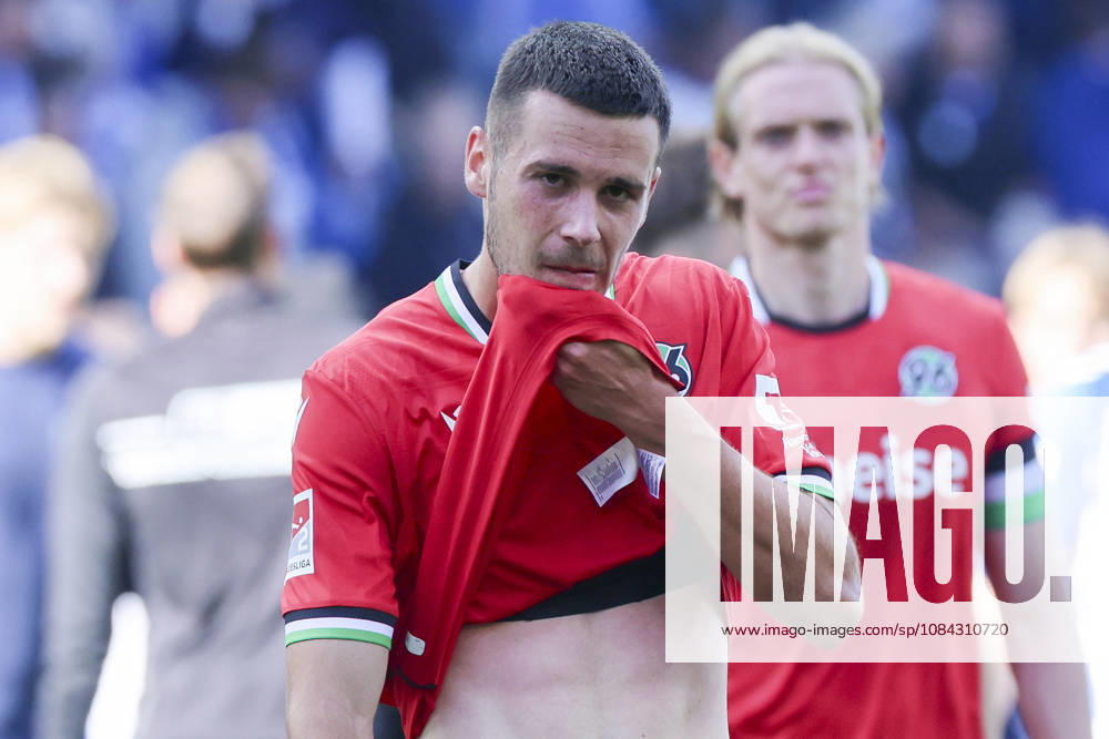 Bastian Allgeier of Hannover 96 looks disappointed during the 2. Bundesliga match between 1. FC Magdeburg and Hannover 96, Avnet Arena on October 10, 2026, in Magdeburg, Germany. Photo by Marco Steinbrenner, DeFodi Images. Bastian Allgeier of Hannover 96 looks dejected during the 2nd Bundesliga match between 1 FC Magdeburg and Hannover 96 at Avnet Arena on October 10, 2026 in Magdeburg, Germany. Photo by Marco Steinbrenner, DeFodi Images. DFB and DFL regulations prohibit any use of photographs as image sequences and or quasi-video. Photo by Marco Steinbrenner, DeFodi Images.