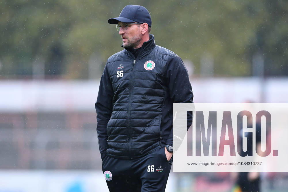 Soccer Regionalliga West, Matchday 12: Rot Weiß Oberhausen vs. 1 FC Bocholt on October 10, 2026, at the Niederrhein Stadium in Oberhausen. Sebastian Gunkel, Head Coach of Oberhausen xRx