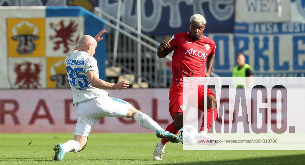 Men s, Soccer, 2026–2027 Season, 3rd Division, Matchday 8: FC Würzburger Kickers vs. FC Hansa Rostock; from left: Maximilian Krauss (FC Hansa Rostock), Nathan de Medina (FC Würzburger Kickers); Würzburg, AKON ARENA, Bavaria, Germany