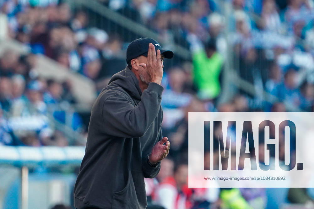 Germany Soccer 2. Bundesliga 2026–2027, Matchday 7: 1. FC Magdeburg vs. Hannover 96 at Avnet Arena Magdeburg; Gestures, Body Language, Emotion; Sandro Wagner, Coach of Hannover 96