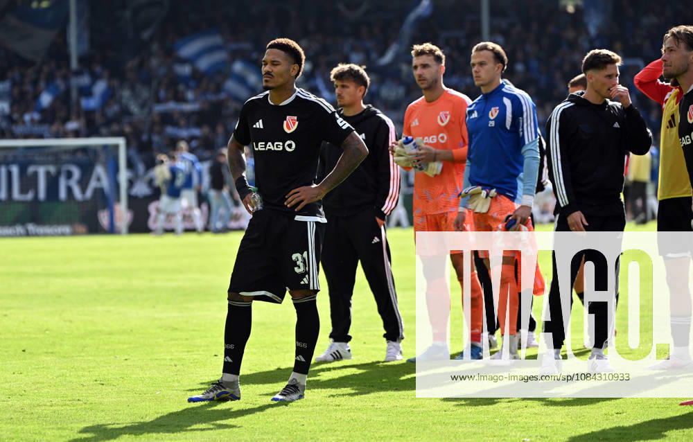 Soccer 2. Bundesliga, SV Darmstadt 98 vs. Energie Cottbus, l Justin Butler, Energie Cottbus disappoints, looking disappointed, disappointed. DFL and DFB regulations prohibit any use of photographs as image sequences and or quasi-video. Darmstadt