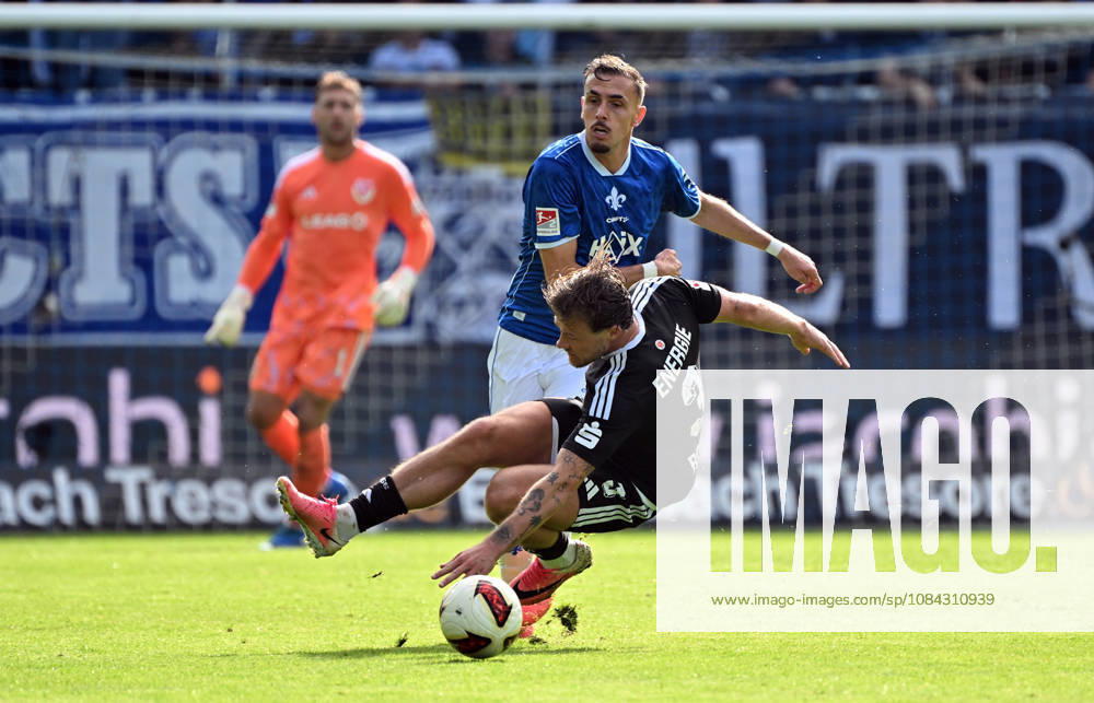 Soccer 2. Bundesliga, SV Darmstadt 98 vs. Energie Cottbus, Henri Rorig (Energie Cottbus), Lance Duijvestijn (SV Darmstadt 98). DFL and DFB regulations prohibit any use of photographs as image sequences and or quasi-video. Darmstadt