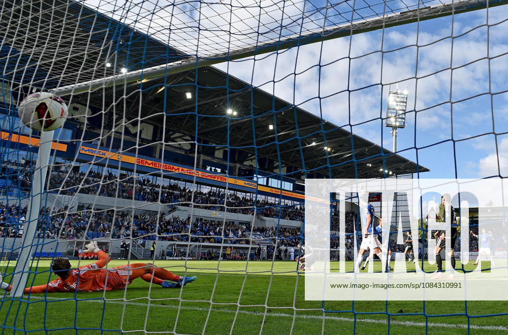 Soccer 2. Bundesliga, SV Darmstadt 98 vs. Energie Cottbus, Marcel Lotka (FC Energie Cottbus), Goal scorer: Yannik Lührs (SV Darmstadt 98), Goal scored, Goal making it 3–1. DFL and DFB regulations prohibit any use of photographs as image sequences and or quasi-video. Darmstadt