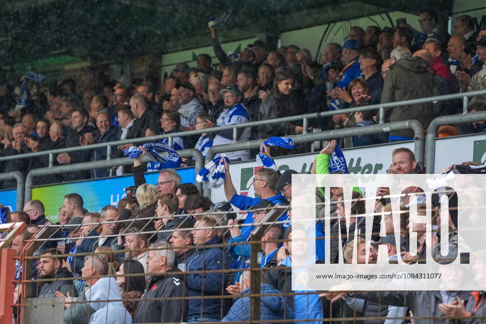 German Soccer, 3rd Division, Matchday 8, Hänsch Arena, Meppen, Emsland, Lower Saxony, SV Meppen vs. VfB Stuttgart U21, VfB Stuttgart II s Oliver Schmitt celebrates his goal for SV Meppen, making the score 1–1