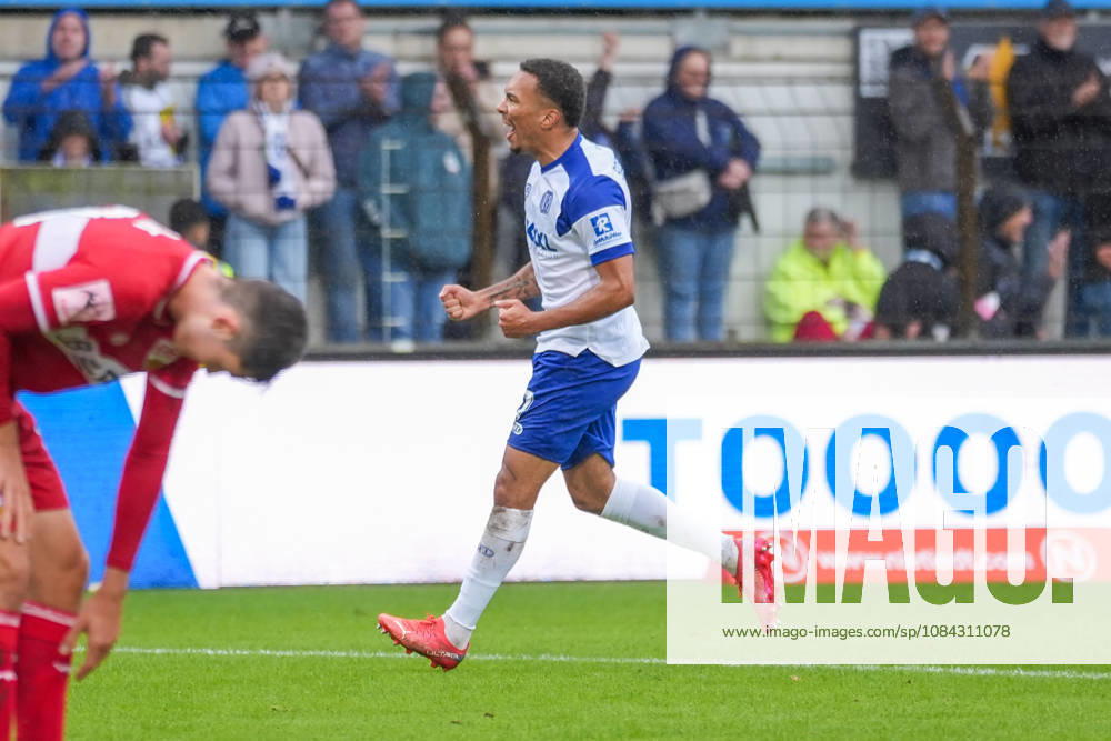 German Soccer, 3rd Division, Matchday 8, Hänsch Arena, Meppen, Emsland, Lower Saxony, SV Meppen vs. VfB Stuttgart U21, VfB Stuttgart II s Oliver Schmitt celebrates his goal for SV Meppen, making the score 1–1