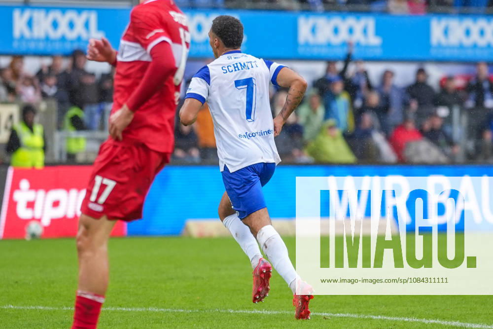 German Soccer, 3rd Division, Matchday 8, Hänsch Arena, Meppen, Emsland, Lower Saxony, SV Meppen vs. VfB Stuttgart U21, VfB Stuttgart II s Oliver Schmitt celebrates his goal for SV Meppen, making the score 1–1