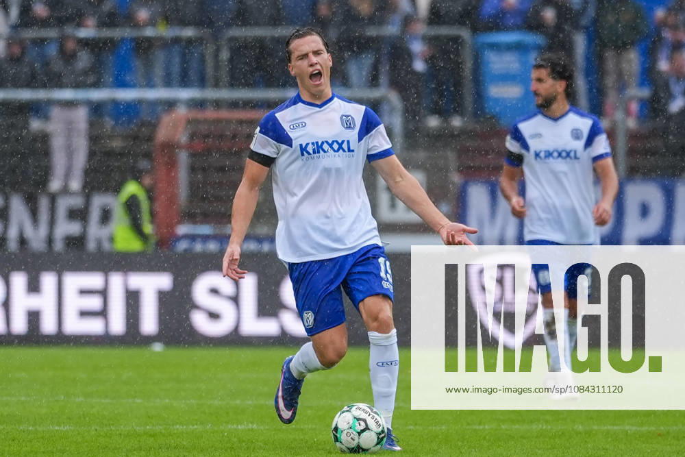 German Soccer, 3rd Division, Matchday 8, Hänsch Arena, Meppen, Emsland, Lower Saxony, SV Meppen vs. VfB Stuttgart U21, VfB Stuttgart II s Luis Sprekelmeyer and SV Meppen s 19 are frustrated