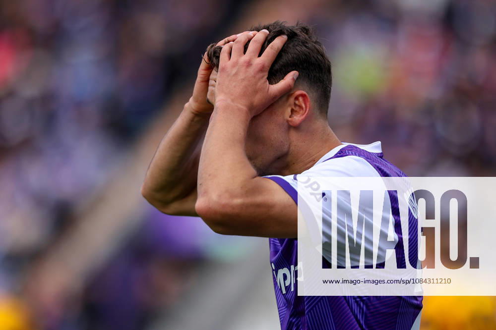 soccer, 2. Bundesliga, VfL Osnabrück vs. SG Dynamo Dresden, Stadion an der Bremer Brücke, Matchday 7, 2026–2027 season: Robin Meissner of VfL Osnabrück runs his fingers through his hair in disappointment. DFB regulations prohibit any use of photographs as image sequences and or quasi-video. Photo: WilkowskixPressefotoKochx, Lower Saxony, Germany