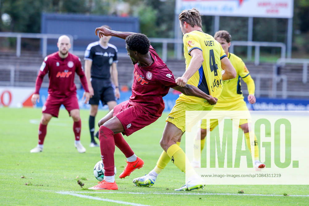 Soccer, SC Fortuna Köln vs. 1 FC Saarbrücken, 3. Liga, Südstation, Matchday 8, 2026–2027 Season: Romeo Aigbekaen of Fortuna Cologne (No. 30) in a tackle against Florian Pick of 1 FC Saarbrücken (No. 20). DFB regulations prohibit any use of photographs as image sequences and or quasi-video. North Rhine-Westphalia, Germany