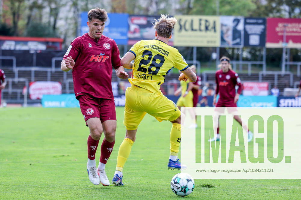 Soccer, SC Fortuna Köln vs. 1 FC Saarbrücken, 3. Liga, Südstation, Matchday 8, 2026–2027 Season: Nico Thier of Fortuna Cologne 07 in a tackle against Niko Bretschneider of 1. FC Saarbrücken. 28. DFB regulations prohibit any use of photographs as image sequences and or quasi-video. North Rhine-Westphalia, Germany