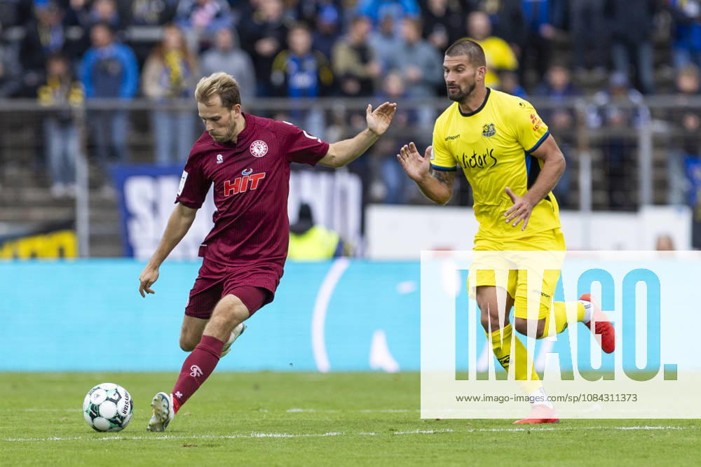 3rd Division, Fortuna Cologne 1 FC Saarbrücken, October 10, 2026, Georg Strauch, Fortuna Cologne, 11, Kai Brünker, 1 FC Saarbrücken, 9 3rd Division, Fortuna Cologne vs. 1 FC Saarbrücken, Matchday 8, on October 10, 2026, Südstadion, Cologne DFB regulations prohibit any use of photographs as image sequences and or quasi-video
