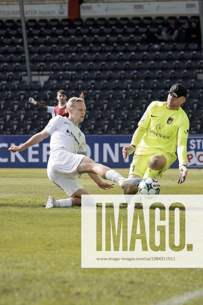 Soccer 3rd Division, SG Sonnenhof Großaspach vs. SV Waldhof Mannheim: Julian Rieckmann (SV Waldhof Mannheim) takes a shot, but it is blocked by Maximilian Reule (SG Sonnenhof Großaspach)