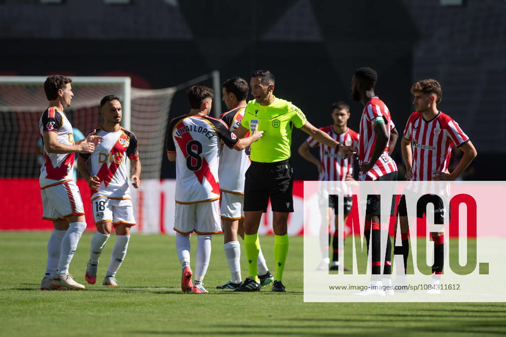 ESP LaLiga EA Sports Rayo Vallecano vs. Athletic Club: Referee Jose Maria Sanchez Martinez speaks with players from Rayo Vallecano and Athletic Club; the match was suspended after Rayo Vallecano fans threw paper airplanes onto the field in protest against their president and due to a lack of cleaning services during the LaLiga EA Sports match between Rayo Vallecano and Athletic Club played at Vallecas Stadium in Madrid on October 10, 2026 in Spain. Spain Soccer
