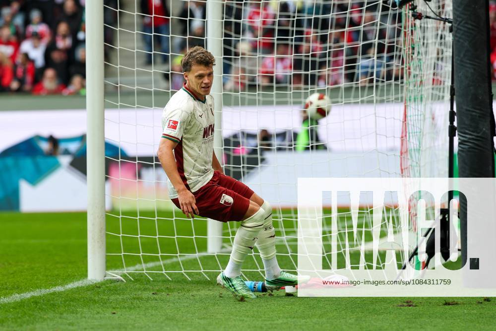 Robin Fellhauer of FC Augsburg celebrates his goal, making the score 1–0, FC Augsburg vs. FC Bayern Munich, Soccer, Bundesliga 1, Matchday 5, October 10, 2026. DFB and DFL regulations prohibit any use of photographs as image sequences and or quasi-video. Augsburg, Bayern, Germany