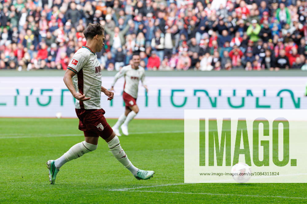 Robin Fellhauer, 19, FC Augsburg, scores the 1-0 goal in the match between FC Augsburg and FC Bayern Munich, soccer, men s, Bundesliga, 2026–2027, Matchday 5 on October 10, 2026, in Augsburg, WWK ARENA. DFL and DFB regulations prohibit any use of photographs as image sequences and or quasi-video. Bavaria, Germany
