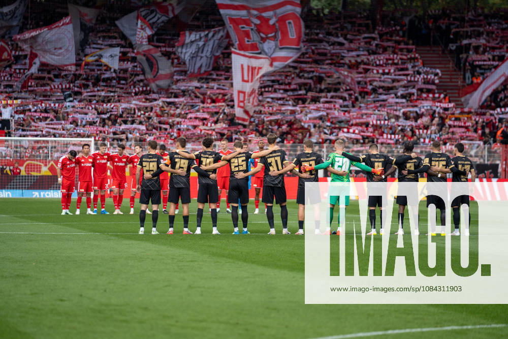 German Soccer 1st Bundesliga, Matchday 5, 2026–2027, 1. FC Union Berlin vs. SV Elversberg on October 10, 2026, at the An der Alten Försterei Stadium in Berlin; a moment of silence was observed in memory of the traffic accident