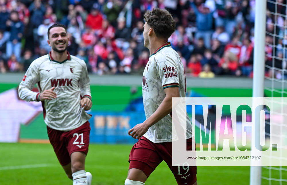 Soccer, Bundesliga 1, FC Augsburg vs. Bayern Munich – Robin Fellhauer, FC Augsburg, celebrating, goal celebration, celebrating the goal, cheering over the 1–0 goal. DFL and DFB regulations prohibit any use of photographs as image sequences and or quasi-video. Augsburg