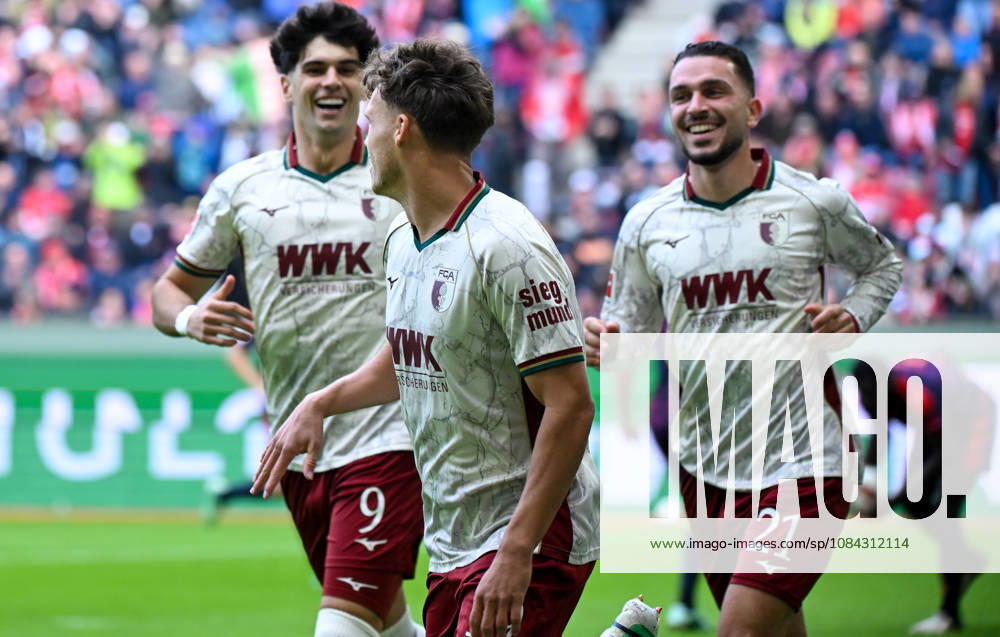 Soccer, Bundesliga 1, FC Augsburg vs. Bayern Munich – Robin Fellhauer, FC Augsburg, celebrating, goal celebration, celebrating the goal, cheering over the 1–0 goal. DFL and DFB regulations prohibit any use of photographs as image sequences and or quasi-video. Augsburg