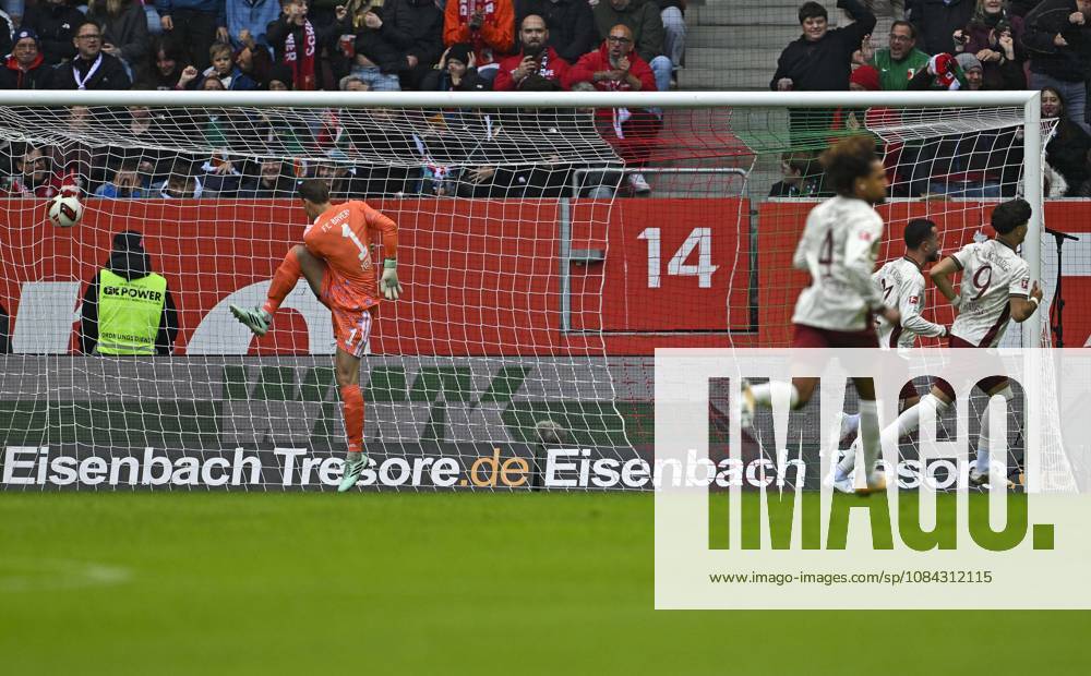 2026–2027 Bundesliga, Matchday 5, FC Augsburg vs. FC Bayern Munich, at the WWK Arena in Augsburg; goalkeeper Manuel Neuer of FC Bayern Munich is frustrated by the 1–0 score.