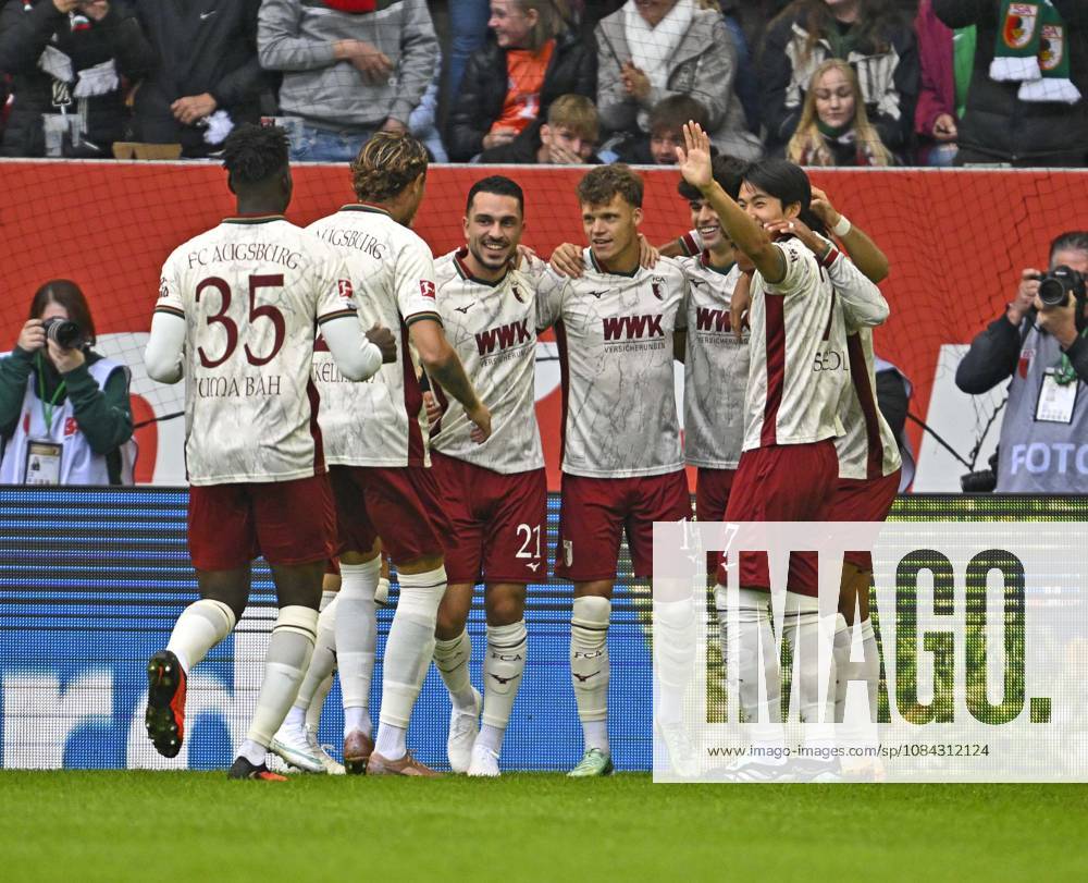2026–2027 Bundesliga Season, Matchday 5, FC Augsburg vs. FC Bayern Munich, at the WWK Arena in Augsburg, goal celebrations surrounding goal scorer Robin Fellhauer (Augsburg)