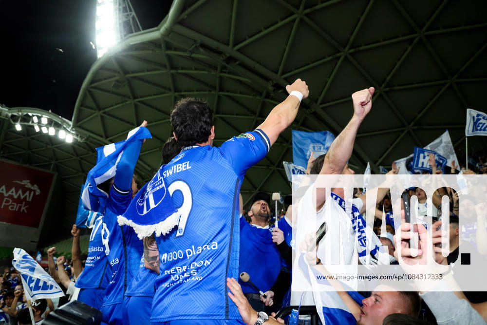 MELBOURNE, AUSTRALIA - OCTOBER 10: South Melbourne FC celebrates after defeating Melbourne Victory FC in the 2026 Hahn Australia Cup Final at AAMI Park on October 10, 2026 in Melbourne, Australia. South Melbourne FC V Melbourne Victory FC - Australia Cup 2026 Final - ZUMAp121 20261010_zsp_p121_027