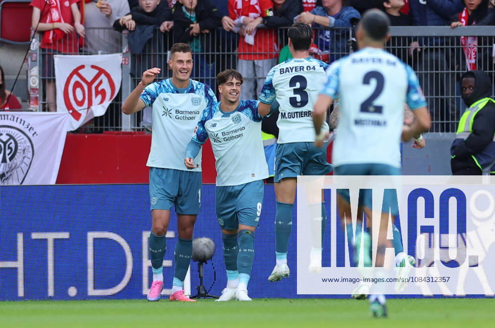 Bundesliga Soccer, 1 FSV Mainz 05 vs. Bayer 04 Leverkusen, from left, goal celebration for the 0–2 goal by Patrik Schick of Bayer 04 Leverkusen, goal celebration, celebrating the goal, Afonso Moreira, Bayer 04 Leverkusen. DFL and DFB regulations prohibit any use of photographs as image sequences and or quasi-video.