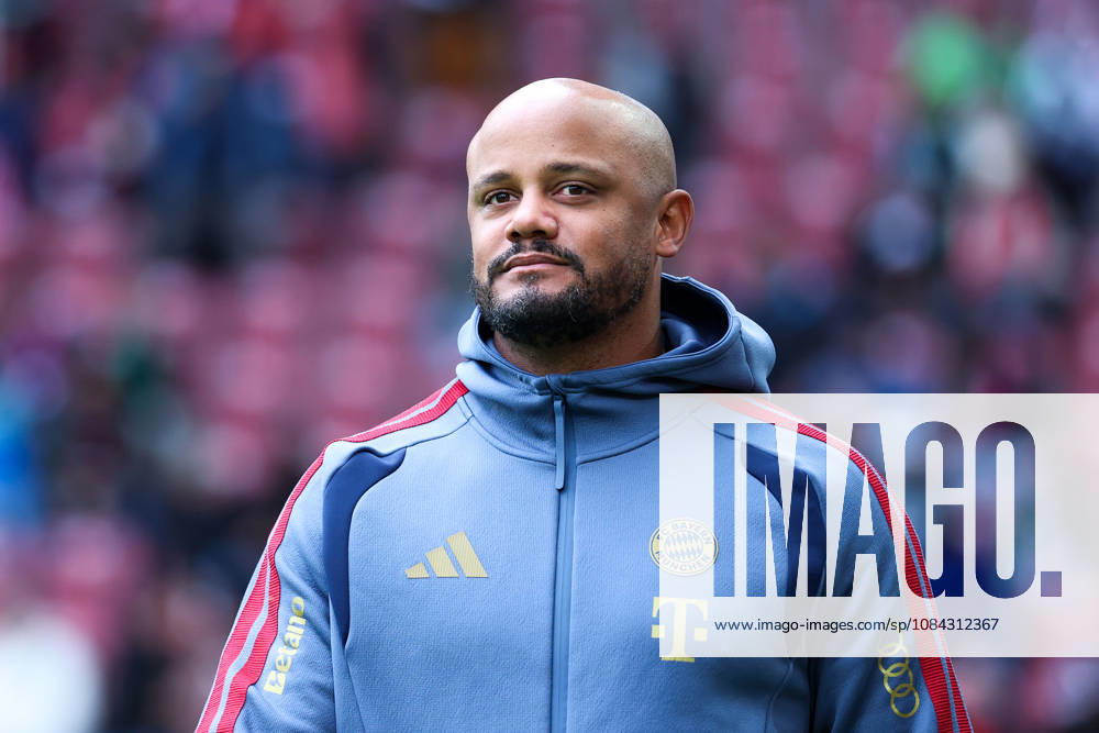GER, Soccer, Men s, 1st Bundesliga, 2026–2027 season, Matchday 5, FC Augsburg vs. FC Bayern Munich Vincent Kompany, Head Coach of FC Bayern Munich DFB and DFL regulations prohibit any use of photographs as image sequences and or quasi-video Augsburg WWK Arena Bayern Germany