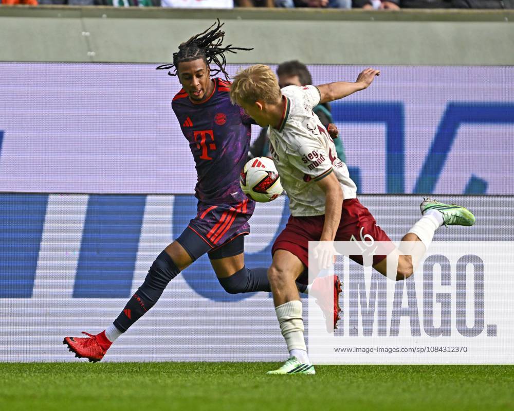 2026–2027 Bundesliga Season, Matchday 5, FC Augsburg vs. FC Bayern Munich, at the WWK Arena in Augsburg, from left: Michael Olise (FC Bayern Munich) vs. Hennes Behrens (FC Augsburg)