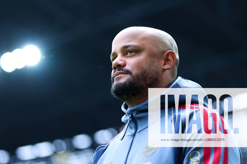 GER, Soccer, Men s, 1st Bundesliga, 2026–2027 season, Matchday 5, FC Augsburg vs. FC Bayern Munich Vincent Kompany, Head Coach of FC Bayern Munich DFB and DFL regulations prohibit any use of photographs as image sequences and or quasi-video Augsburg WWK Arena Bayern Germany