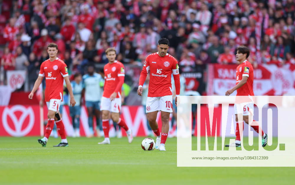 Bundesliga, 1 FSV Mainz 05 vs. Bayer 04 Leverkusen, from left: Eric Martel (FSV Mainz 05), Stefan Posch (FSV Mainz 05), Nadiem Amiri (FSV Mainz 05), Kaishu Sano (FSV Mainz 05) looking disappointed, disappointed, sad, frustrated, frustrated DFL DFB REGULATIONS PROHIBIT ANY USE OF PHOTOGRAPHS AS IMAGE SEQUENCES AND OR QUASI-VIDEO