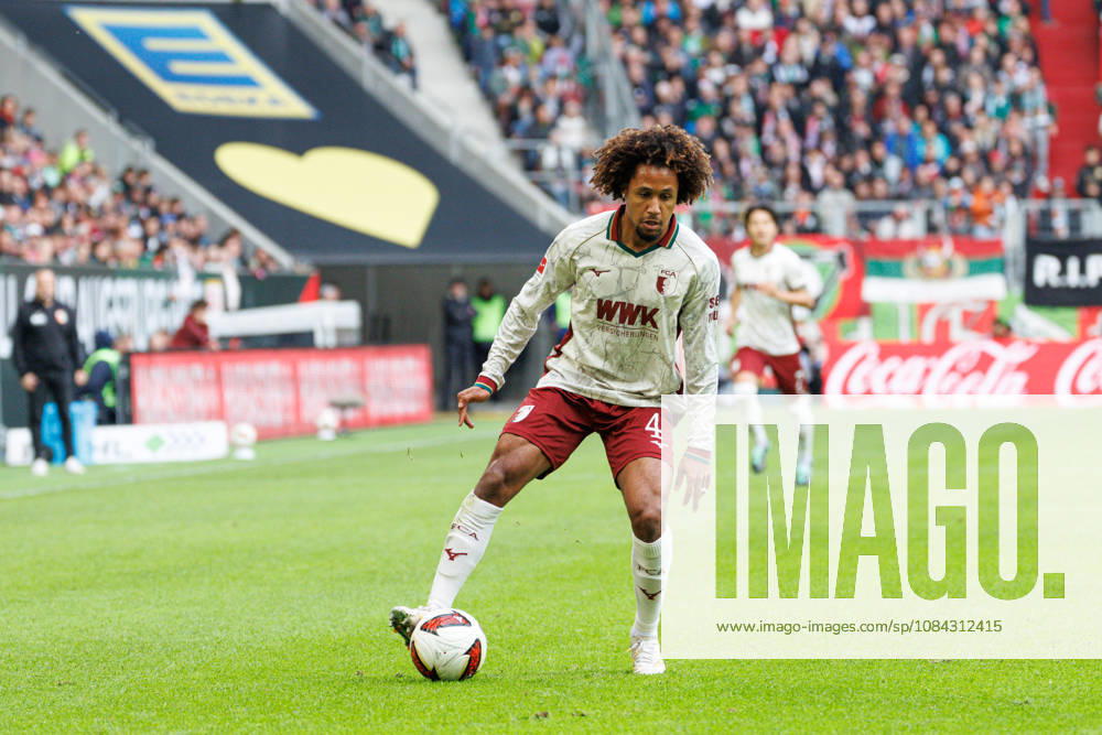 Han Noah Massengo 4, FC Augsburg during the match between FC Augsburg and FC Bayern Munich, Soccer, Men s, Bundesliga, 2026–2027, Matchday 5 on October 10, 2026, in Augsburg, WWK ARENA. DFL and DFB regulations prohibit any use of photographs as image sequences and or quasi-video. Bavaria, Germany