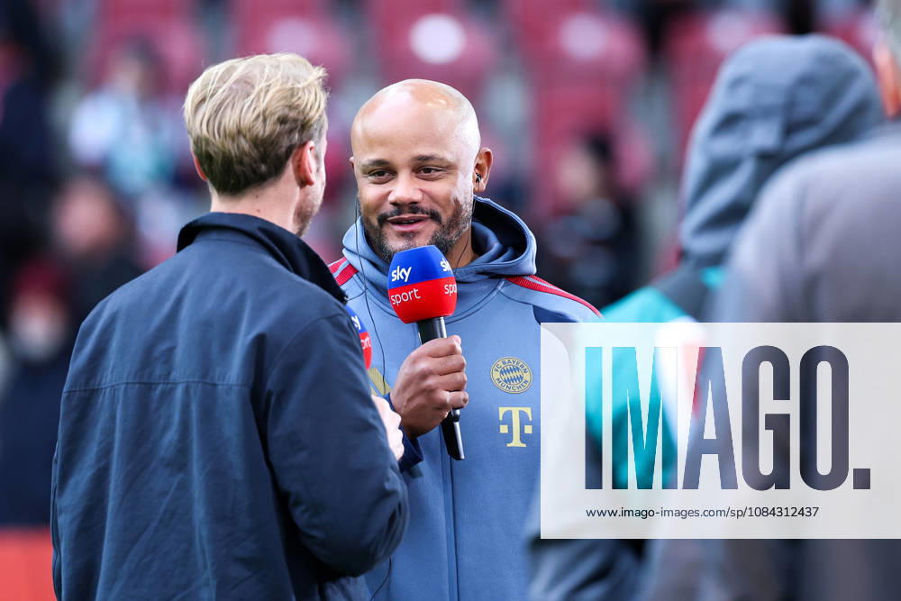 GER, Soccer, Men s, 1st Bundesliga, 2026–2027 season, Matchday 5, FC Augsburg vs. FC Bayern Munich Vincent Kompany, head coach of FC Bayern Munich, in the middle of a Sky interview DFB and DFL regulations prohibit any use of photographs as image sequences and or quasi-video Augsburg WWK Arena Bayern Germany