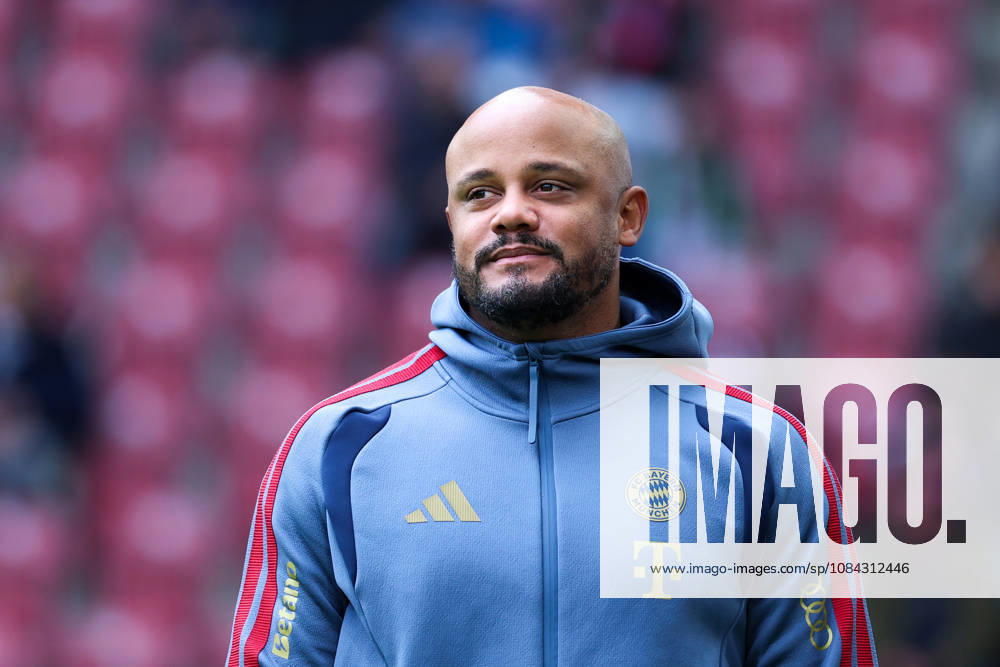 GER, Soccer, Men s, 1st Bundesliga, 2026–2027 season, Matchday 5, FC Augsburg vs. FC Bayern Munich Vincent Kompany, Head Coach of FC Bayern Munich DFB and DFL regulations prohibit any use of photographs as image sequences and or quasi-video Augsburg WWK Arena Bayern Germany