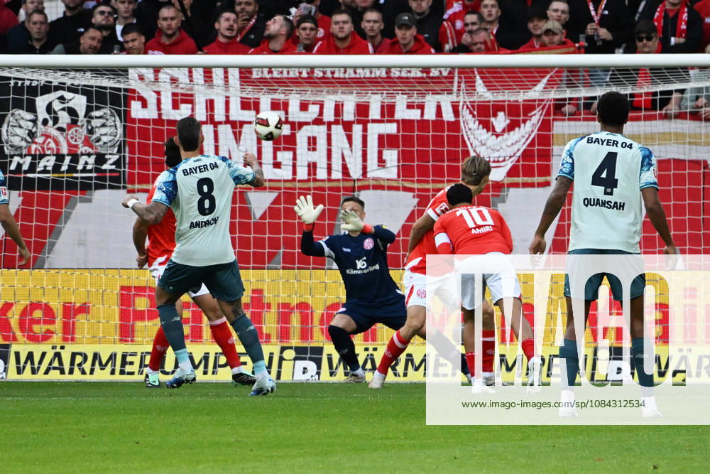 Soccer 1st Bundesliga, FSV Mainz 05 vs. Bayer 04 Leverkusen, Robert Andrich (Bayer 04 Leverkusen) scores the goal, goal, scores the goal 0 1 Alexander Schwolow FSV Mainz 05 Mainz