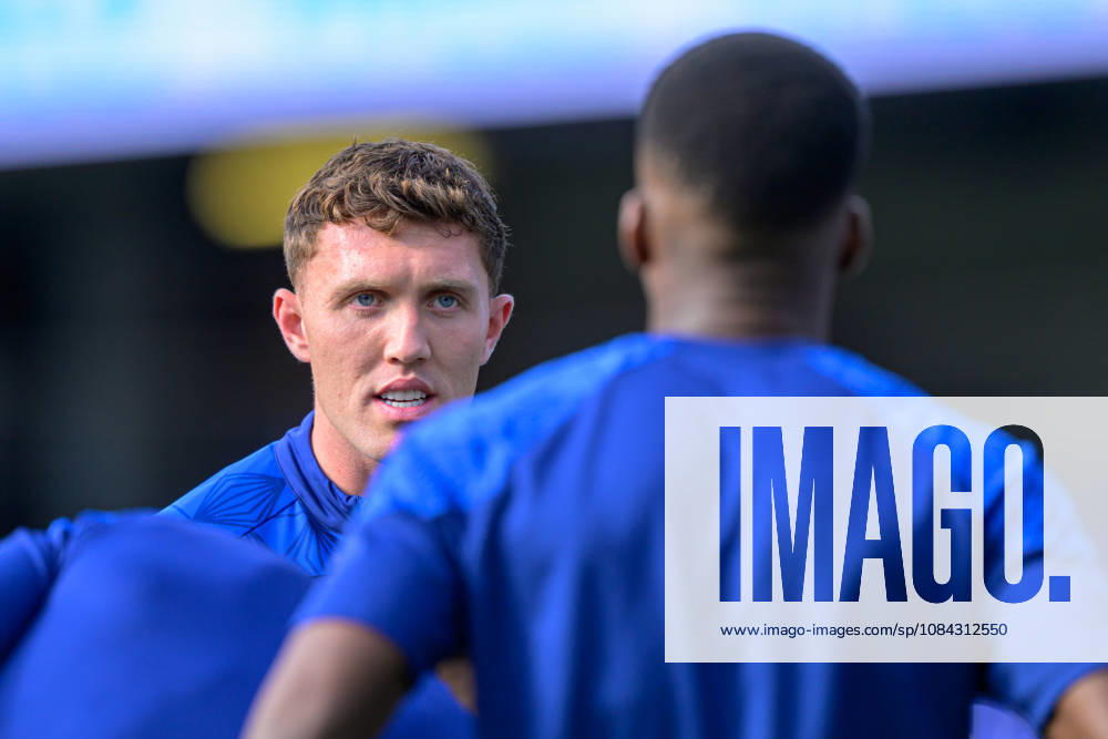 IPSWICH, ENGLAND OCTOBER 10 - Dara O Shea of Ipswich Town talking to team during pre game warm up before the Premier League game between Ipswich Town and Fulham at Portman Road on October 10, 2026 in Ipswich, England. (Photo by Keeran Marquis Sports Press Photo)