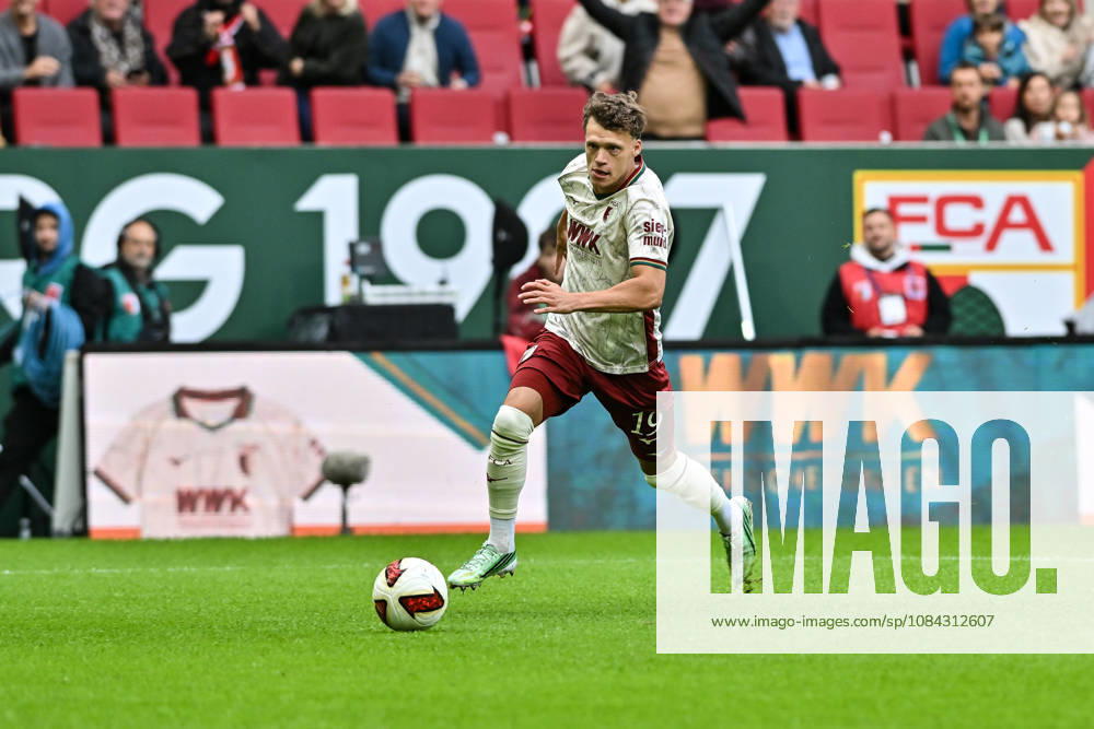 AUGSBURG, GERMANY; 10. OCTOBER: Robin FELLHAUER (FC Augsburg 19) scores the goal to makes 1-0 Tor Torschuetze Freude Happy during the Bundesliga Match between FC Augsburg vs. FC Bayern Munich at Matchday 5 at WWK-Arena DFL REGULATIONS PROHIBIT ANY USE OF PHOTOGRAPHS AS IMAGE SEQUENCES AND OR QUASI-VIDEO