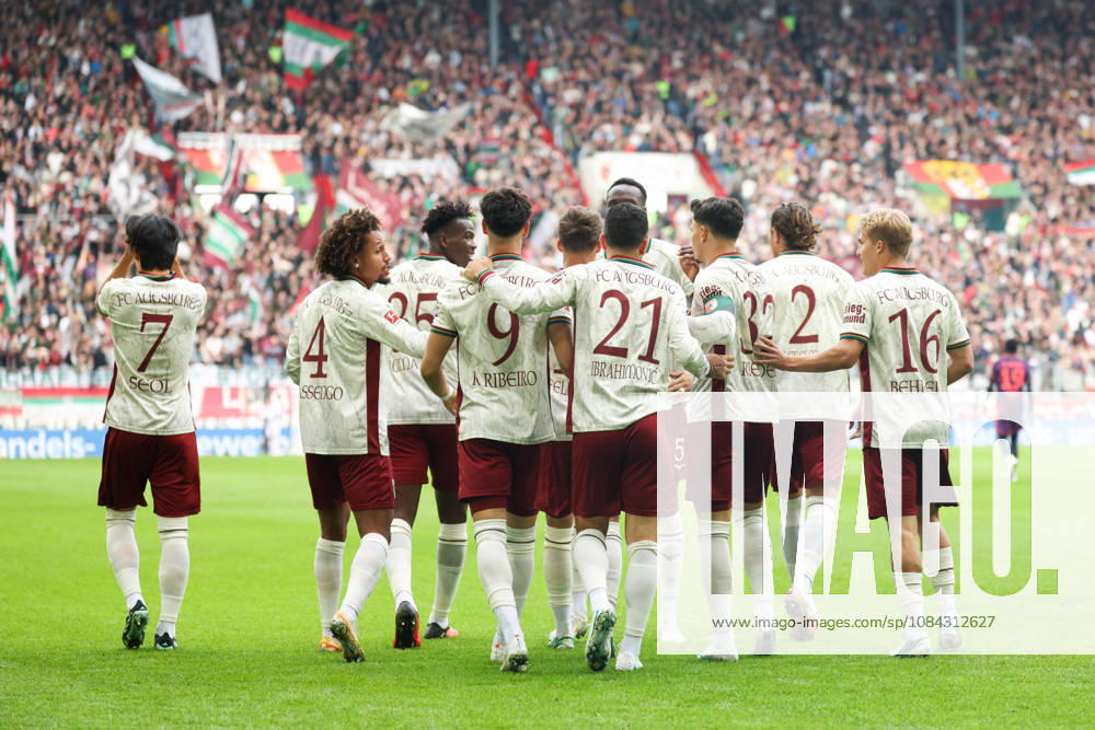 Celebration following Robin Fellhauer s goal to make it 1–0, FC Augsburg, 19, GER, FC Augsburg vs. FC Bayern Munich, Soccer, Bundesliga, Matchday 5, 2026–2027 Season, October 10, 2026, DFL and DFB regulations prohibit any use of photographs as image sequences and or quasi-video, GER, FC Augsburg vs. FC Bayern Munich, Soccer, Bundesliga, Matchday 5, 2026–2027 season, October 10, 2026, Augsburg